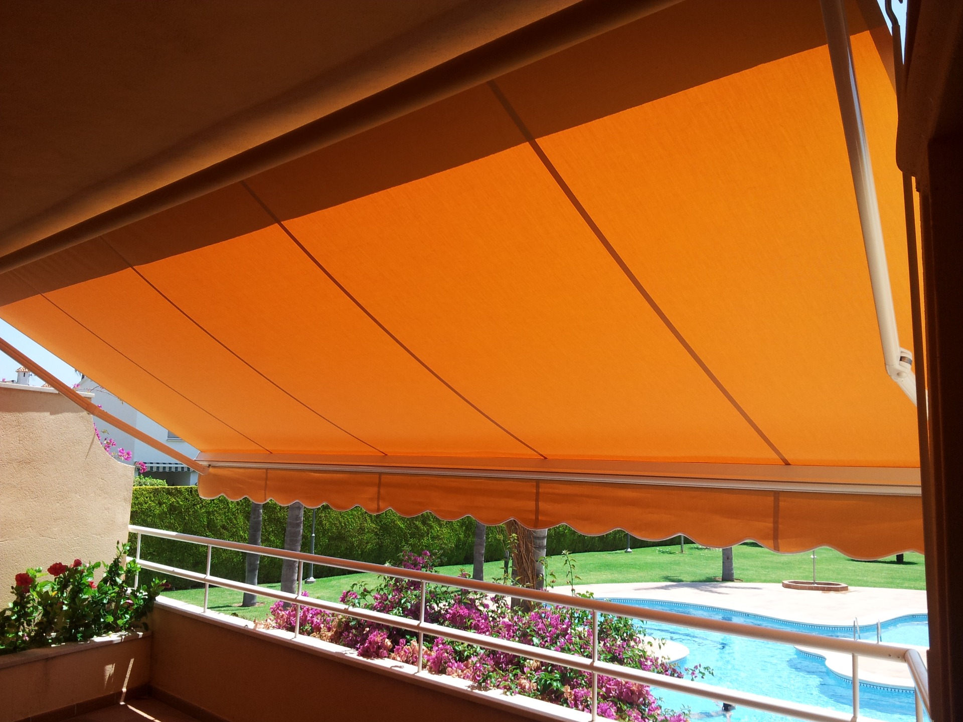 TOLDO EXTENSIBLE EN MANZANARES EL REAL